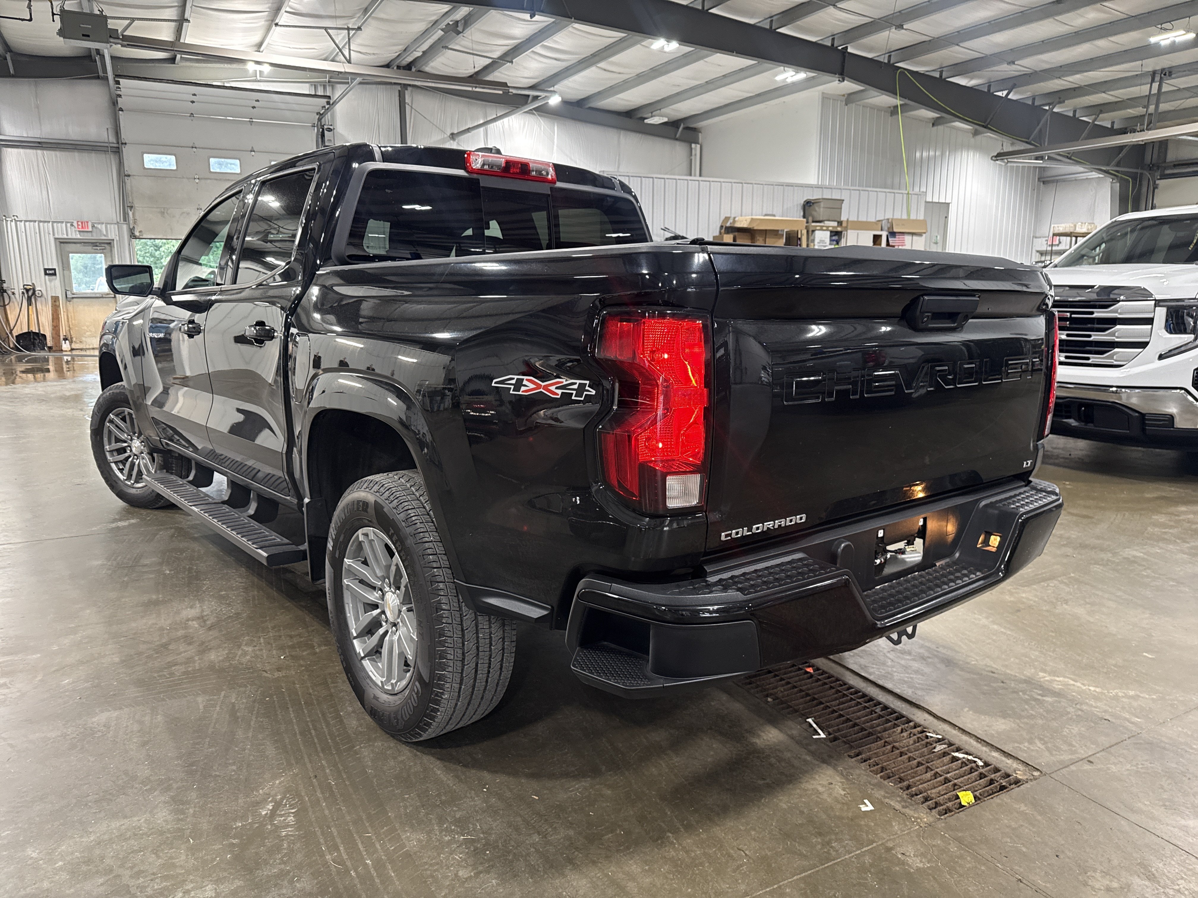 Used 2024 Chevrolet Colorado LT w/ LT Convenience Package AWD/4WD image 4
