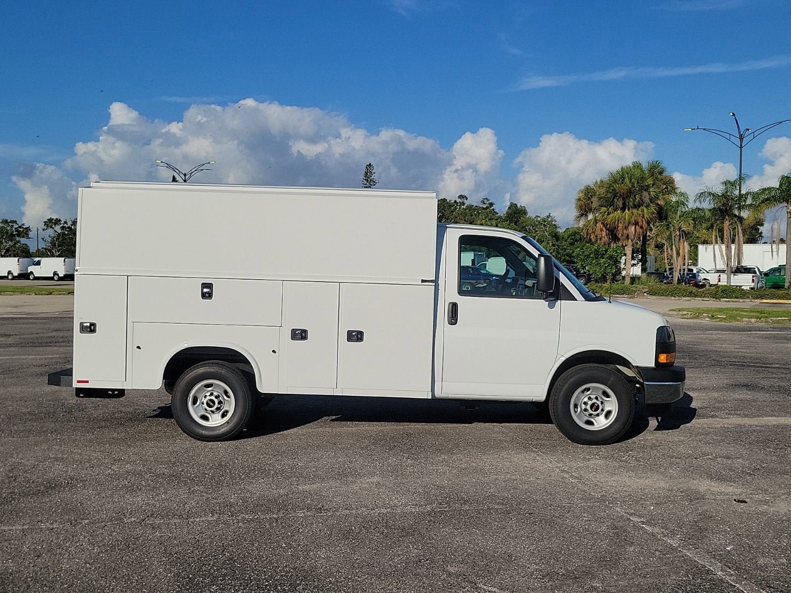 New 2025 GMC Savana 3500 w/ Power Convenience Package RWD image 4