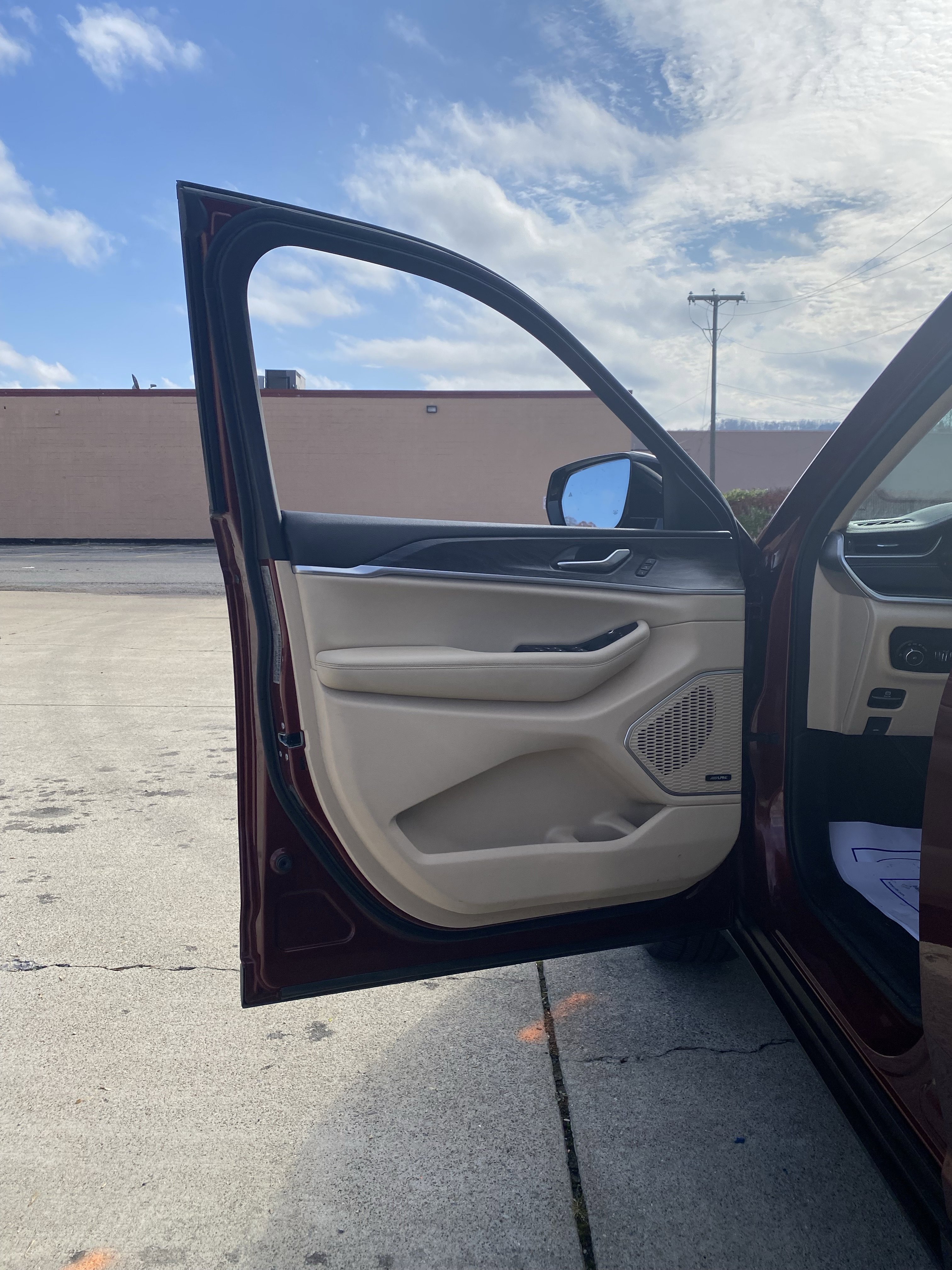 Used 2021 Jeep Grand Cherokee L Limited w/ Luxury Tech Group II image 3