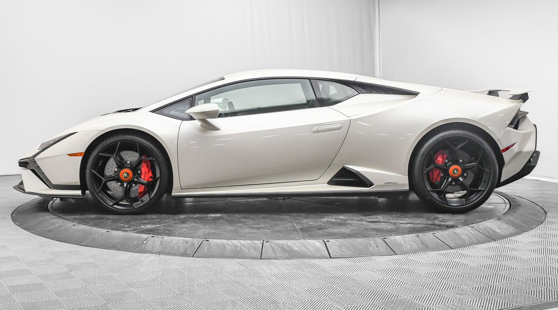 Used 2023 Lamborghini Huracan Tecnica image 4