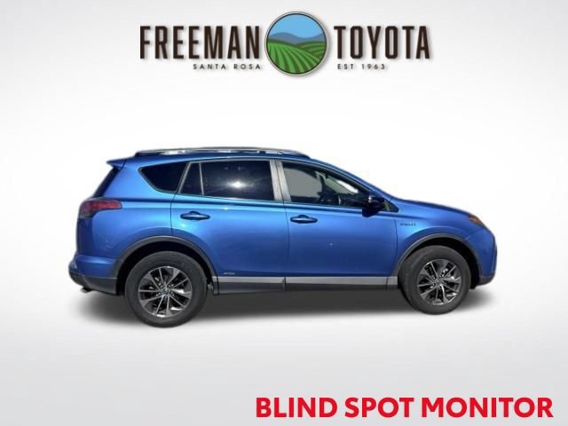 Used 2017 Toyota RAV4 XLE w/ Convenience Package AWD/4WD image 4