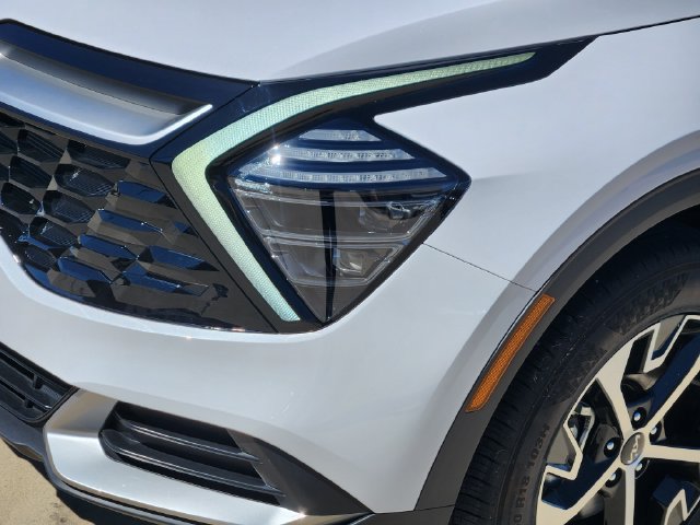 Certified 2025 Kia Sportage EX AWD/4WD image 9