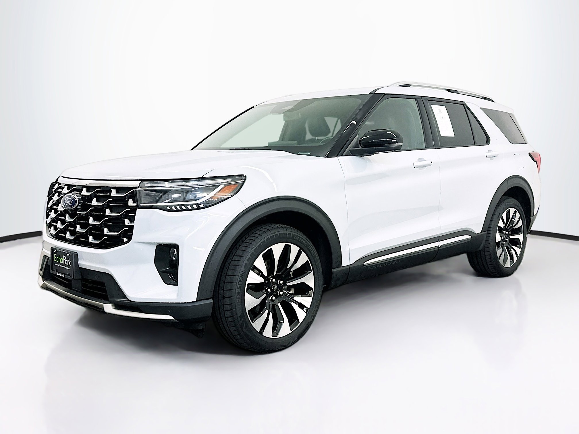 Used 2025 Ford Explorer Platinum w/ LUX Leather Package AWD/4WD image 3