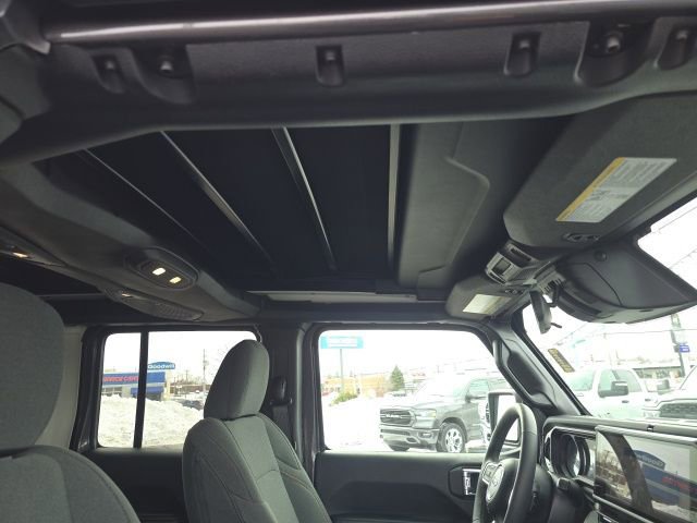 Used 2025 Jeep Wrangler Unlimited Sahara w/ Safety Group image 37