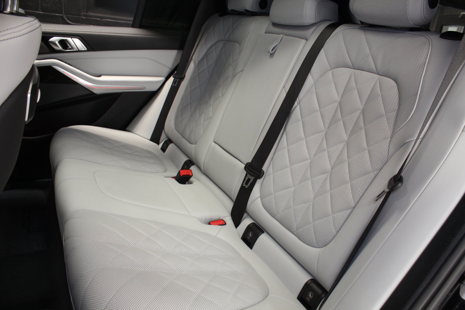 Used 2024 BMW X5 sDrive40i w/ Premium Package RWD image 38