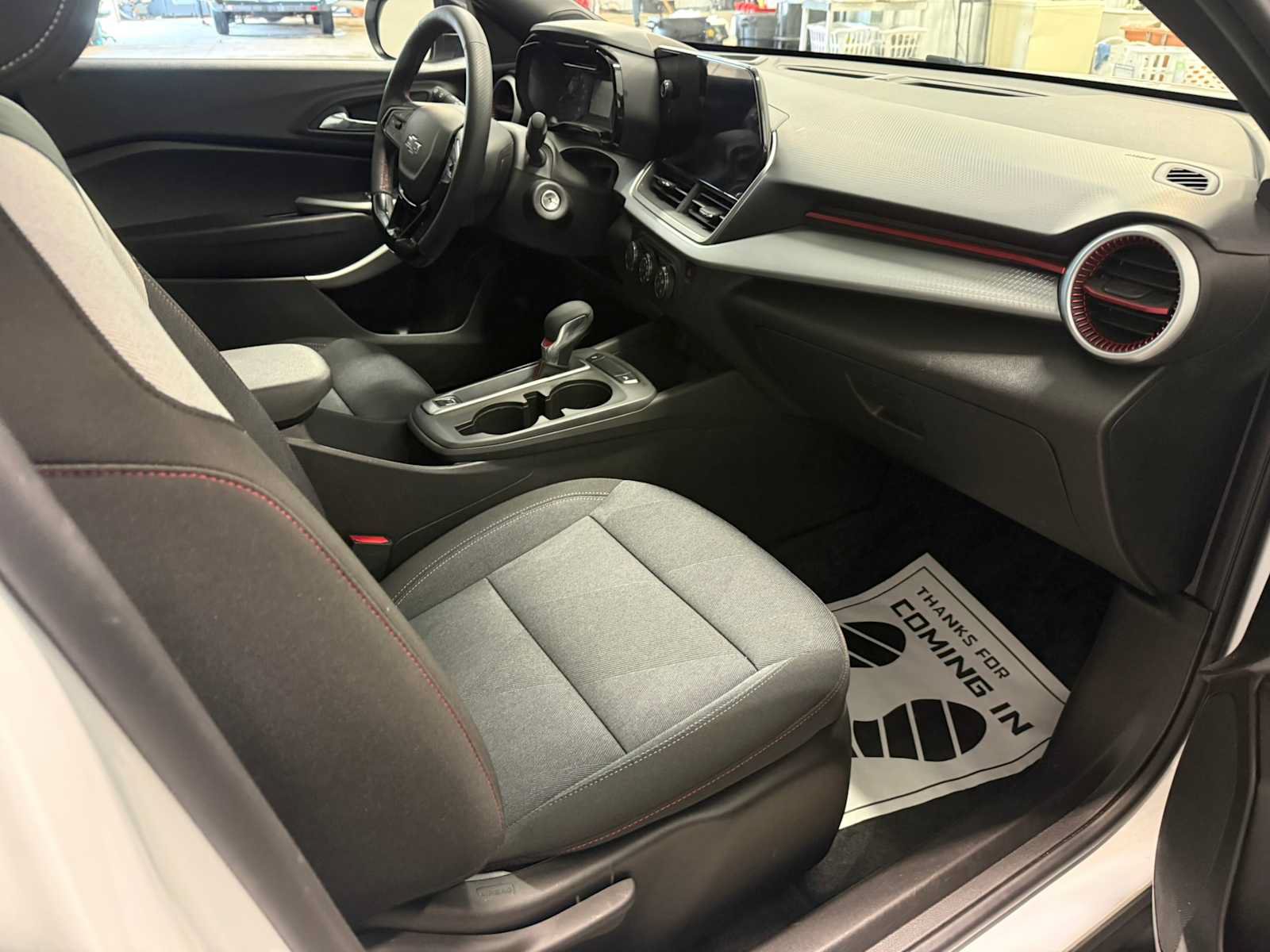 Used 2024 Chevrolet Trax RS FWD image 26