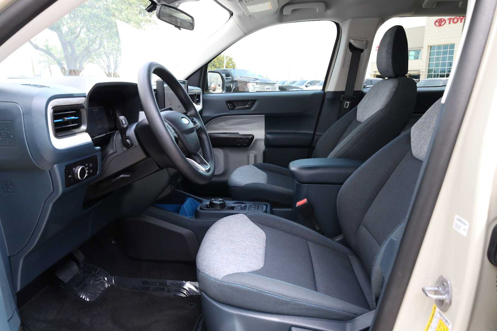 Used 2025 Ford Maverick XLT w/ Equipment Group 302A AWD/4WD image 4