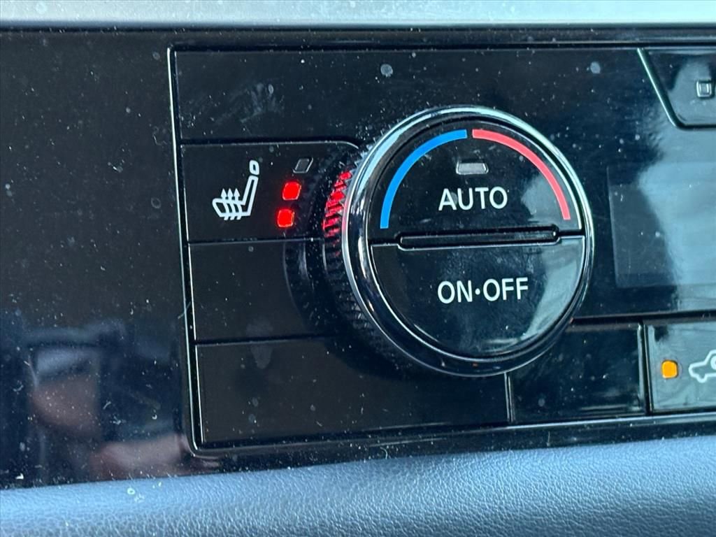 Used 2025 Nissan Pathfinder SV image 12