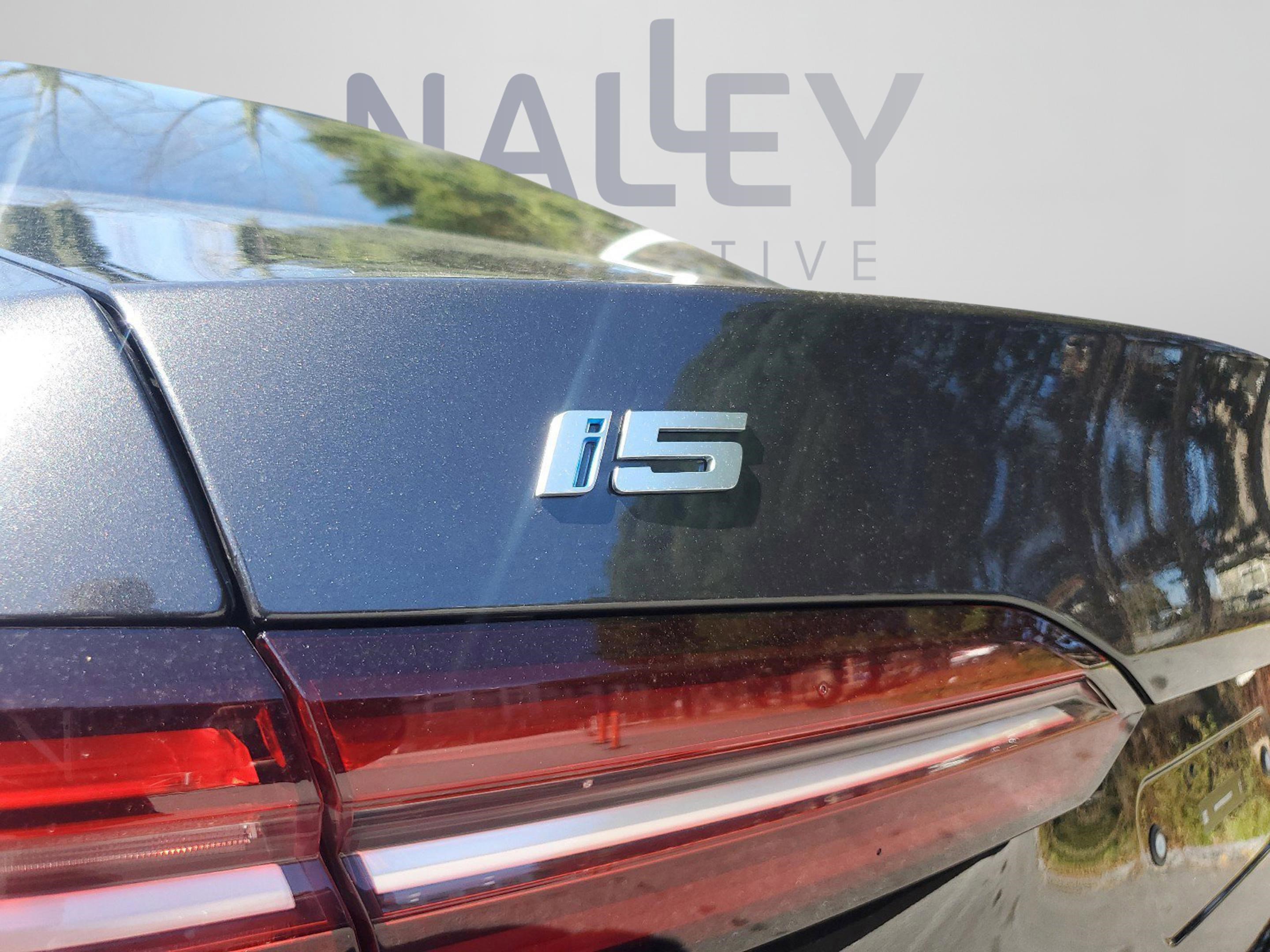 Used 2025 BMW i5 eDrive40i w/ Premium Package RWD image 31
