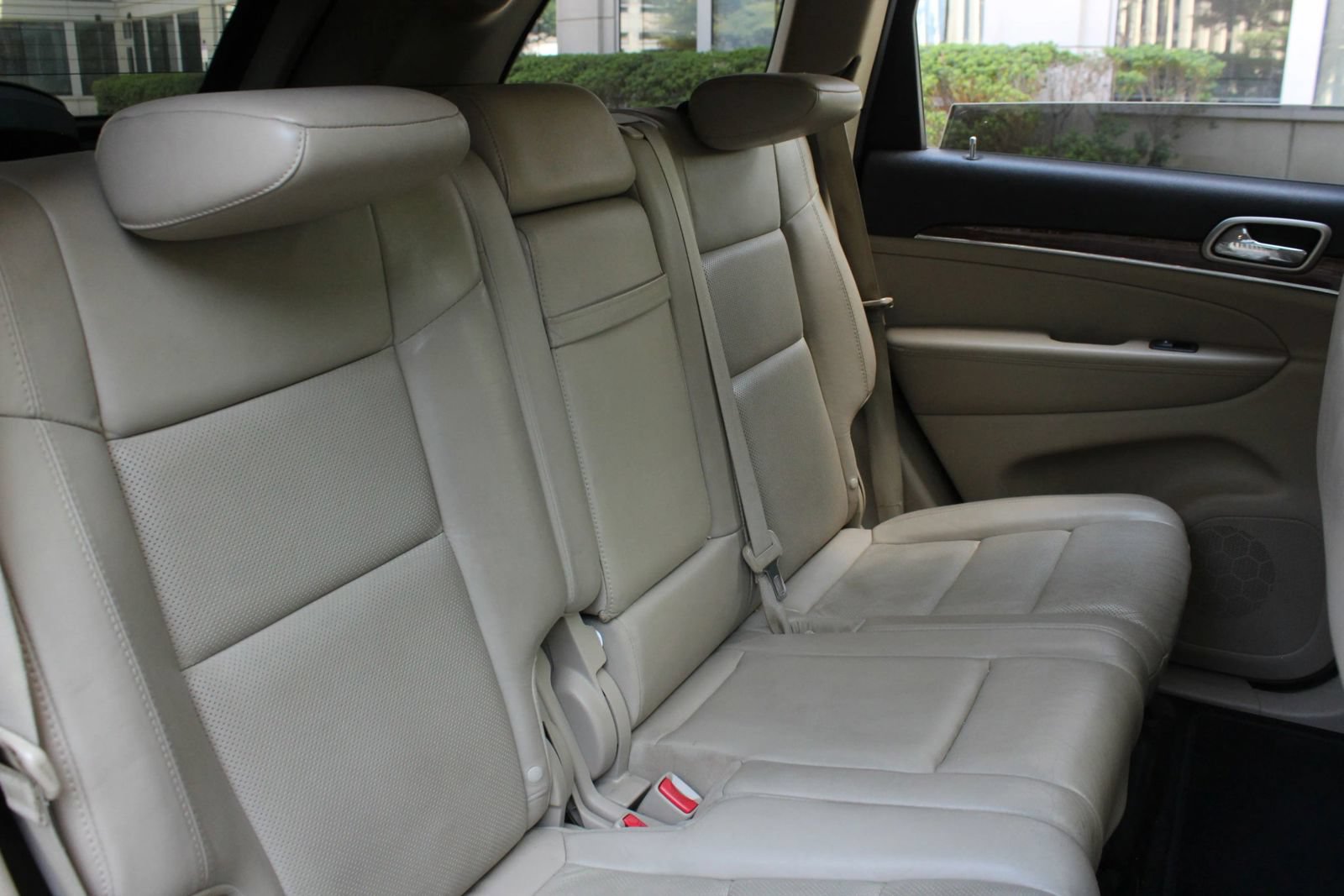 Used 2012 Jeep Grand Cherokee Limited w/ Luxury Group II AWD/4WD image 23