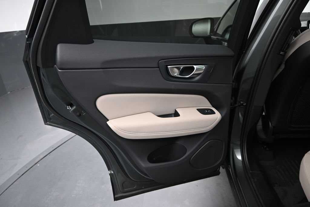 New 2026 Volvo XC60 B5 Plus w/ Climate Package AWD/4WD image 12