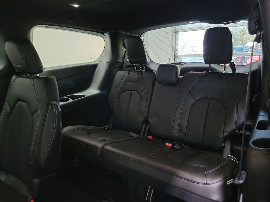New 2026 Chrysler Pacifica Select image 10