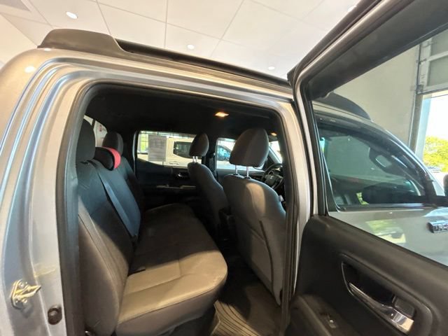 Used 2017 Toyota Tacoma TRD Sport w/ Tow Package (A/T) AWD/4WD image 14