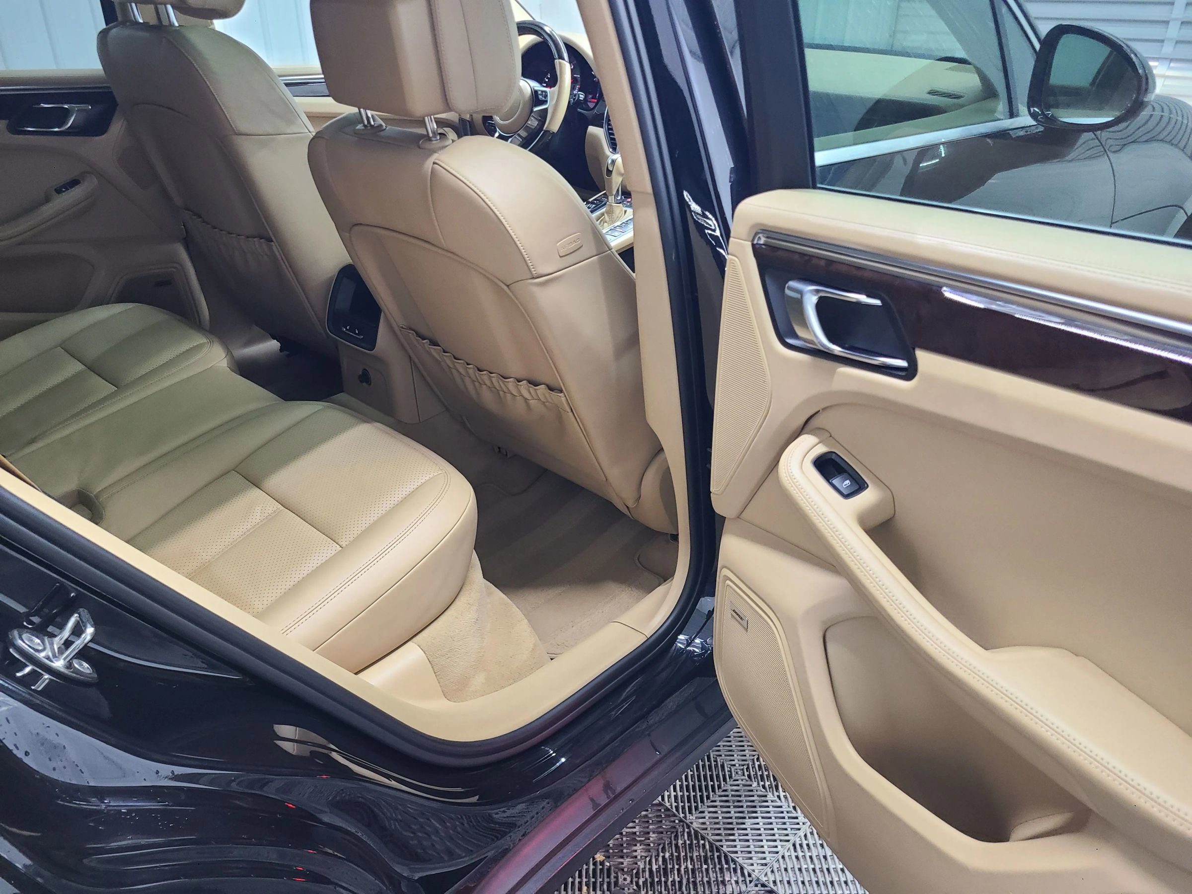 Used 2015 Porsche Macan S AWD/4WD image 40