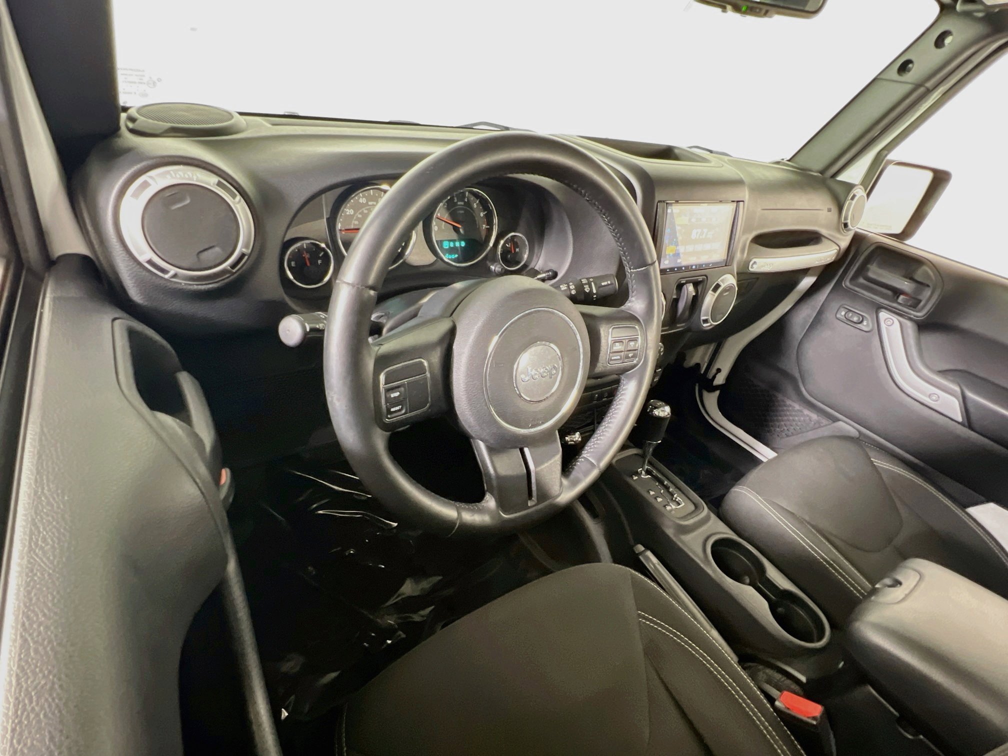 Used 2015 Jeep Wrangler Sahara AWD/4WD image 28