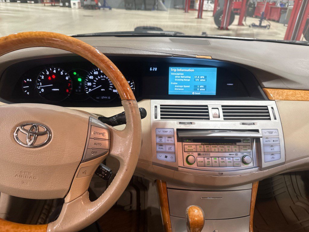 Used 2005 Toyota Avalon Limited FWD image 38