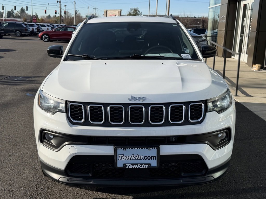 Used 2024 Jeep Compass Latitude image 3