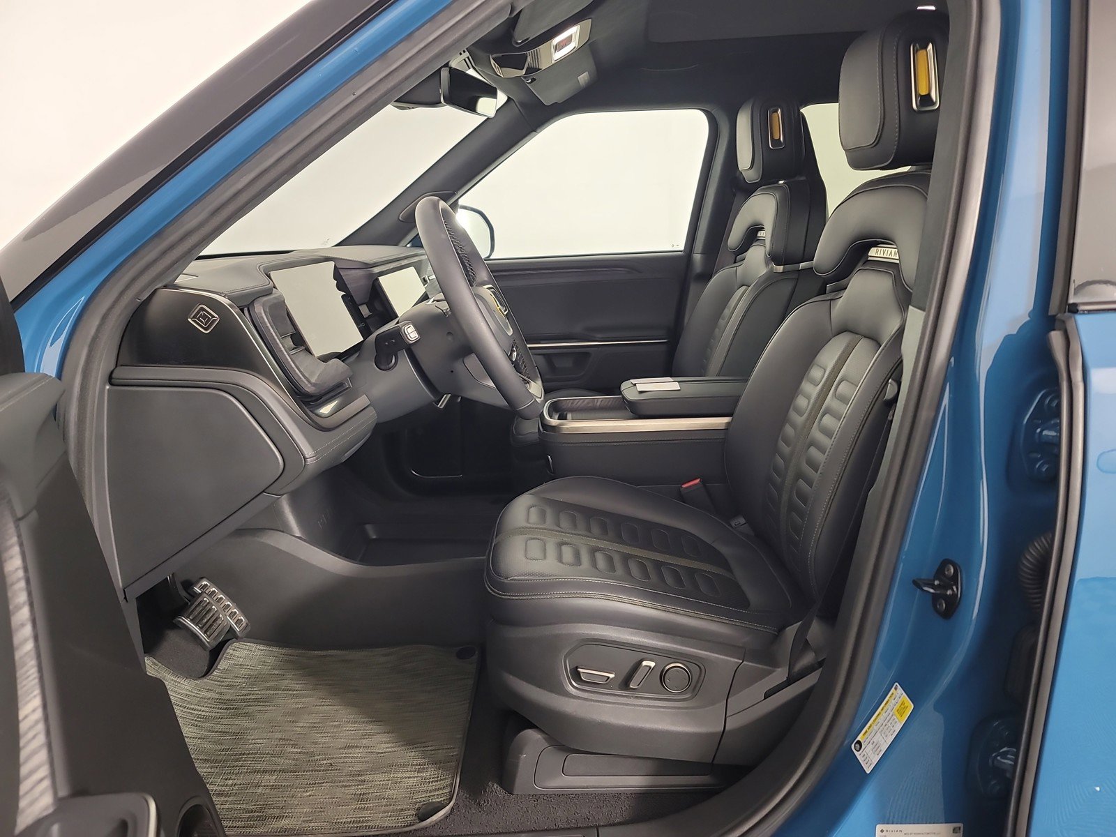 Used 2024 Rivian R1S Adventure AWD/4WD image 20