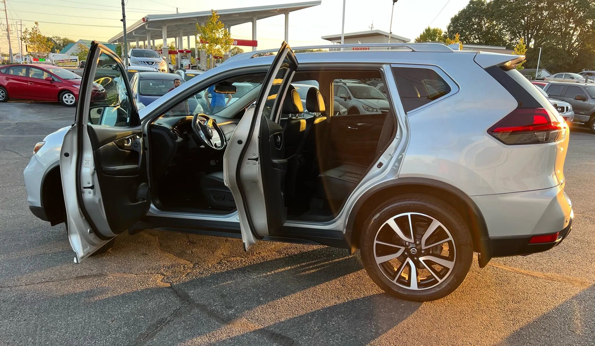 Used 2020 Nissan Rogue SL image 16