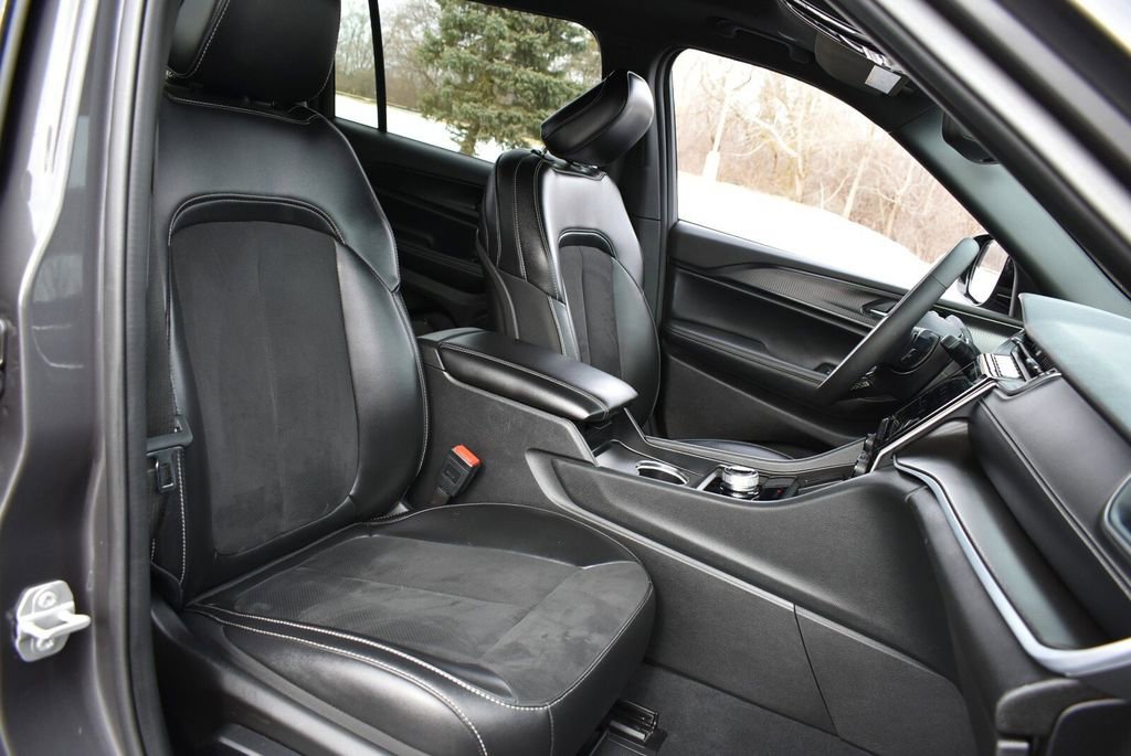 Used 2024 Jeep Grand Cherokee L Altitude image 26