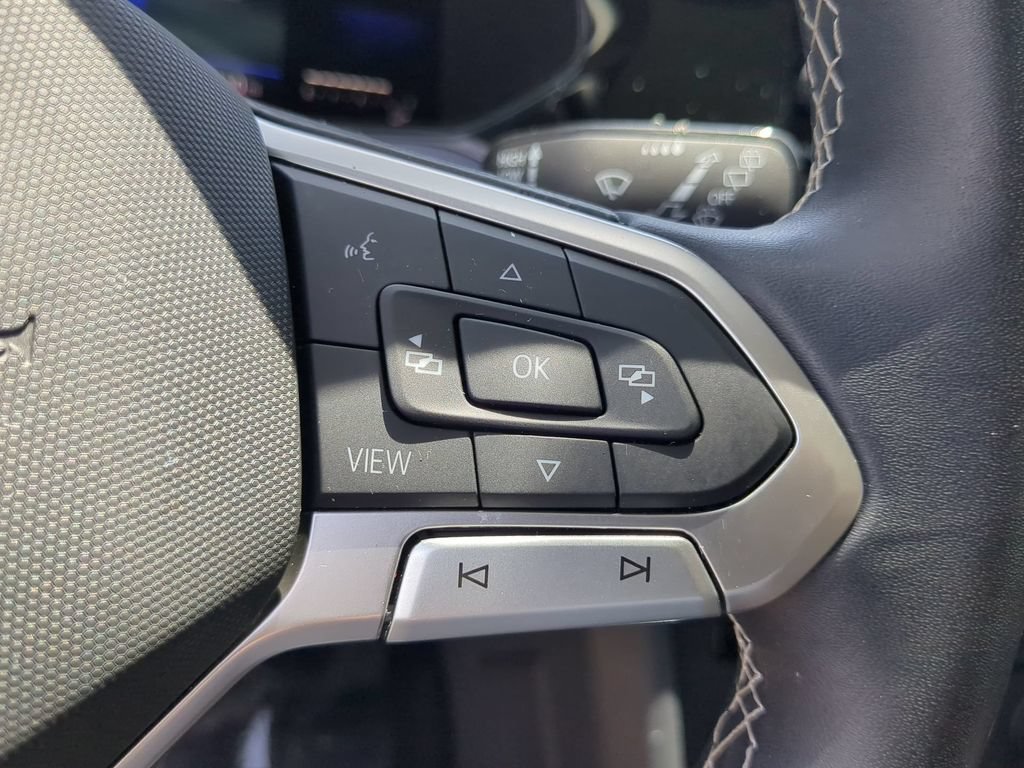 Certified 2022 Volkswagen Taos SE FWD image 28