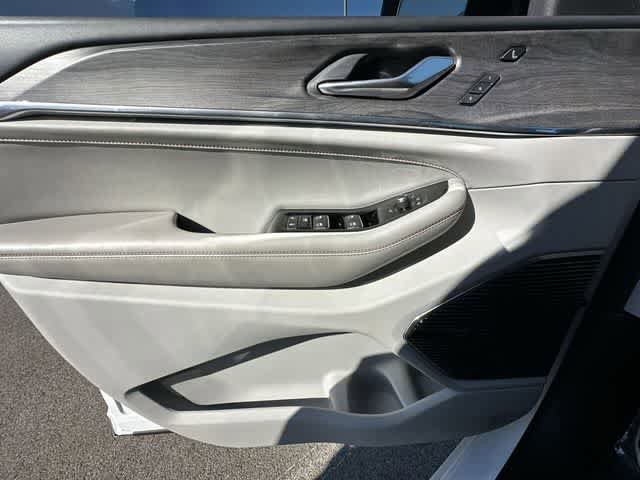 Used 2021 Jeep Grand Cherokee L Overland w/ Luxury Tech Group IV AWD/4WD image 20