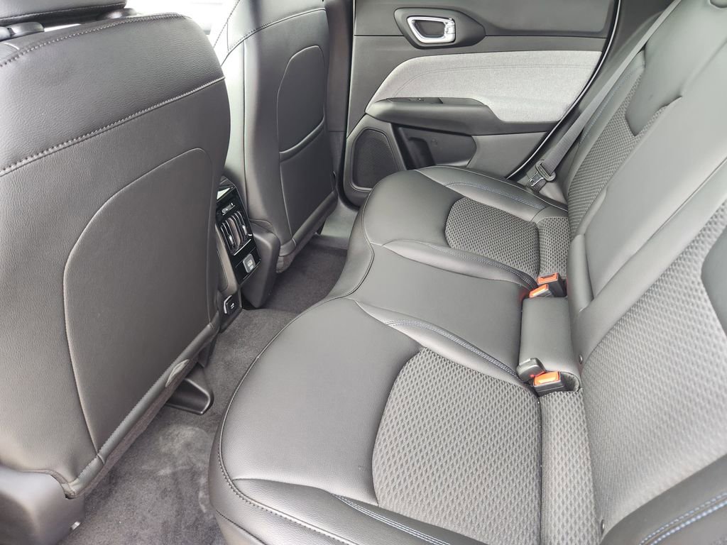 New 2026 Jeep Compass Latitude image 20