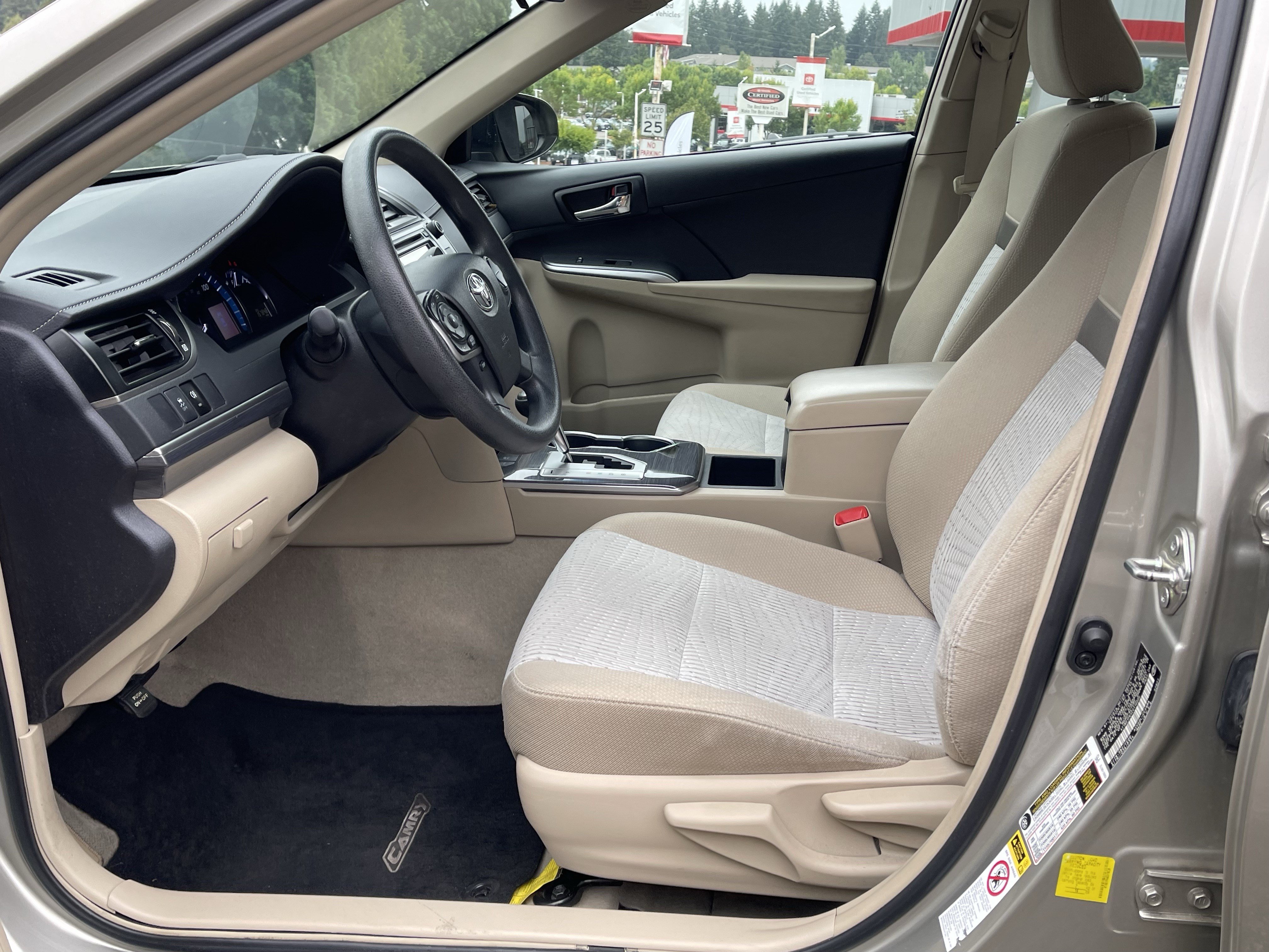 Used 2014 Toyota Camry LE FWD image 12