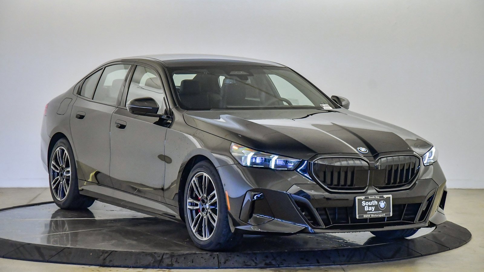 New 2026 BMW 550e xDrive w/ Executive Package image 6