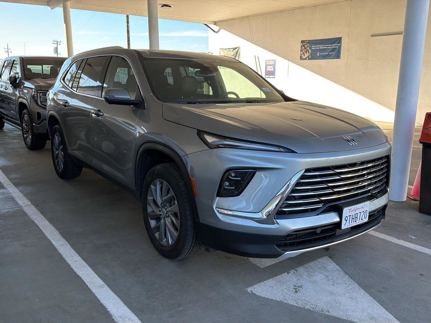 Used 2025 Buick Enclave Preferred image 3