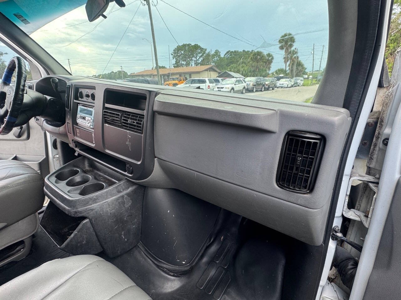 Used 2003 Chevrolet Express 3500 Extended RWD image 10