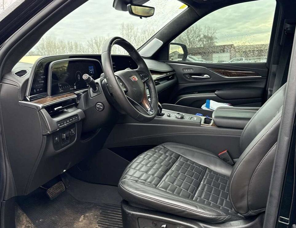 Used 2023 Cadillac Escalade Sport Platinum w/ LPO, ONYX Package image 7