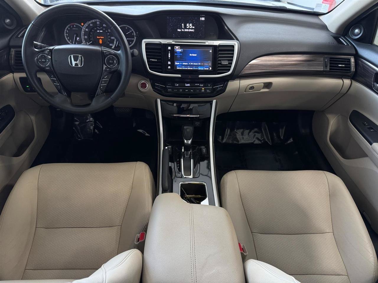 Used 2016 Honda Accord Touring image 4