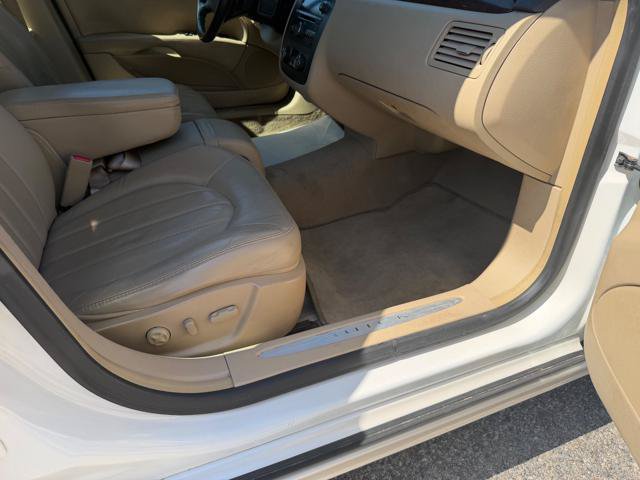 Used 2011 Buick Lucerne CXL FWD image 9