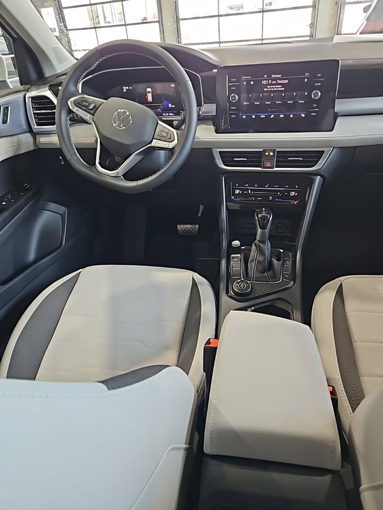 New 2026 Volkswagen Taos SE image 24