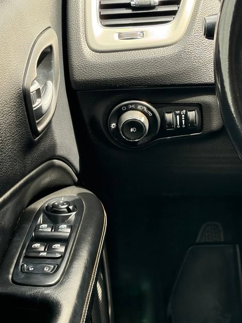 Used 2019 Jeep Compass Latitude w/ Popular Equipment Group FWD image 30