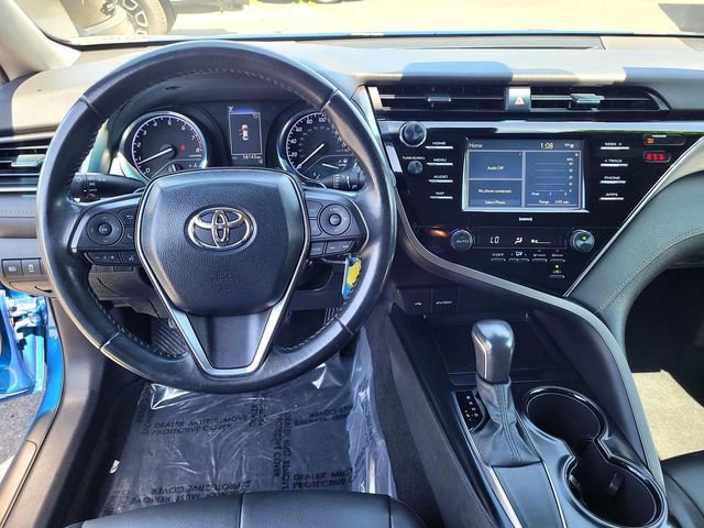 Used 2020 Toyota Camry SE w/ Blackout Package FWD image 9