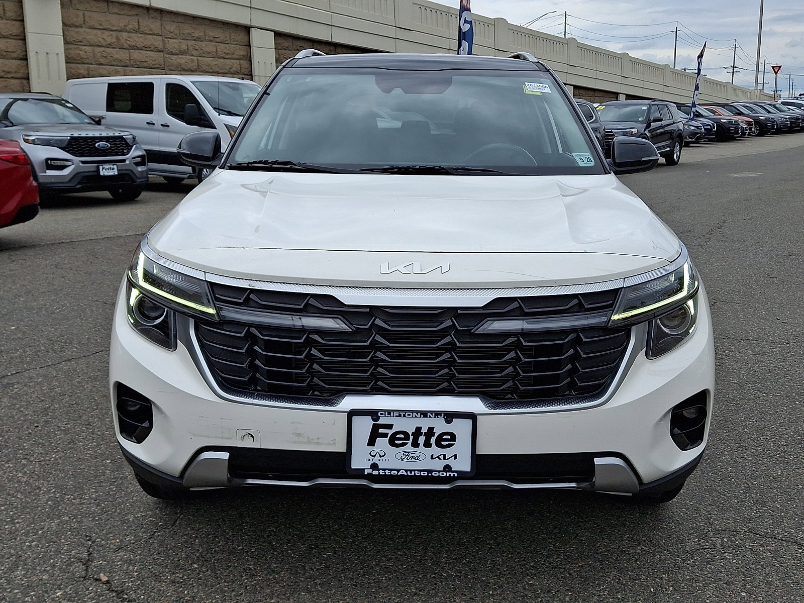 Used 2024 Kia Seltos S AWD/4WD image 2