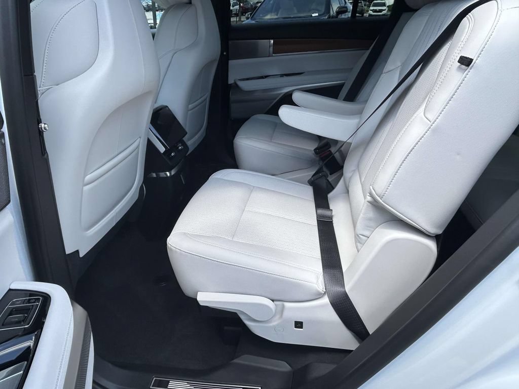 New 2027 Cadillac Vistiq Luxury AWD/4WD image 13