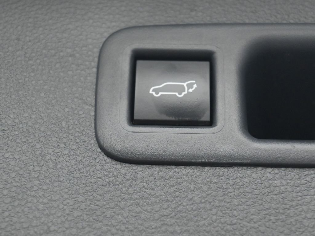 Certified 2025 Toyota Highlander LE image 37