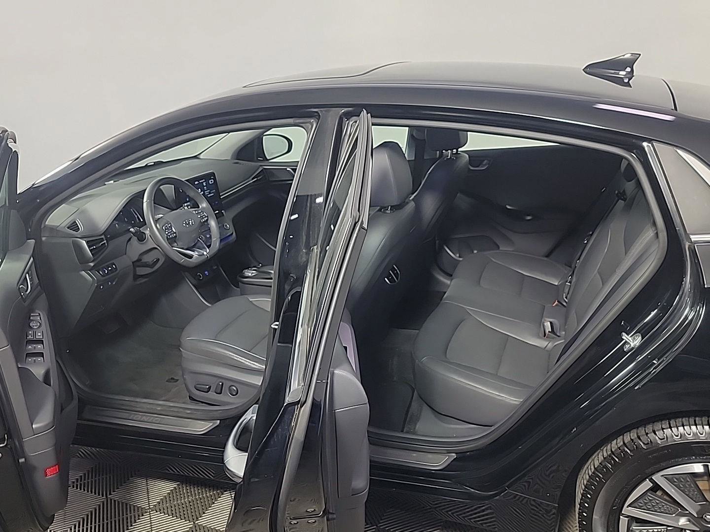 Used 2020 Hyundai Ioniq Limited image 14
