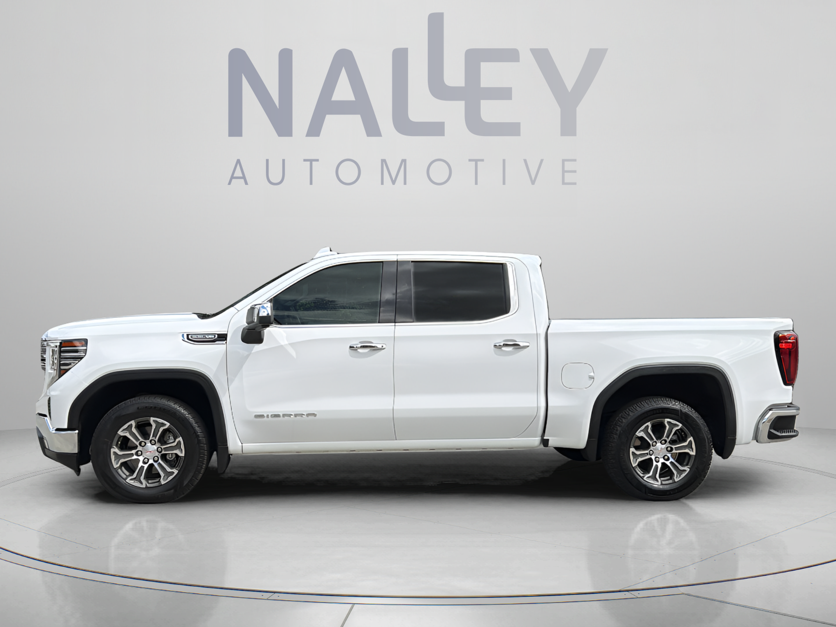 Used 2025 GMC Sierra 1500 SLT RWD image 2