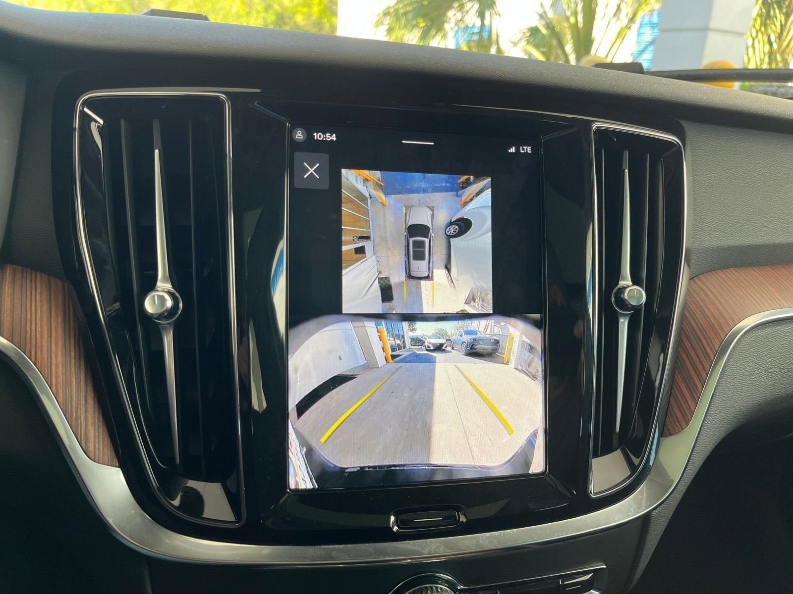 Used 2025 Volvo V60 B5 Cross Country Plus image 24