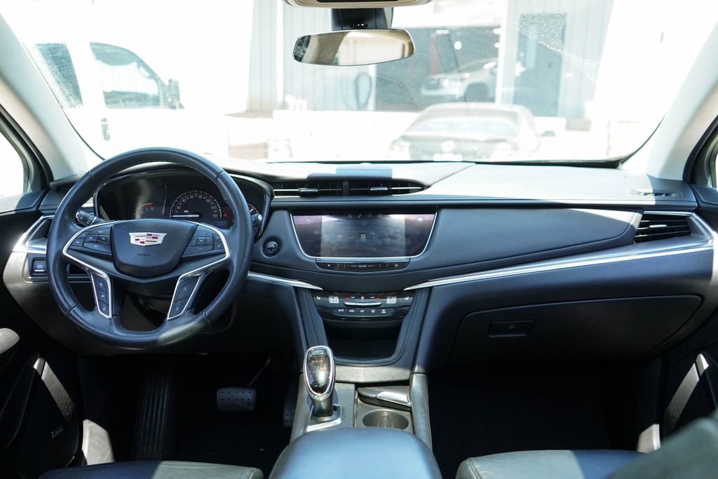 Used 2017 Cadillac XT5 Luxury w/ Driver Awareness Package FWD image 11
