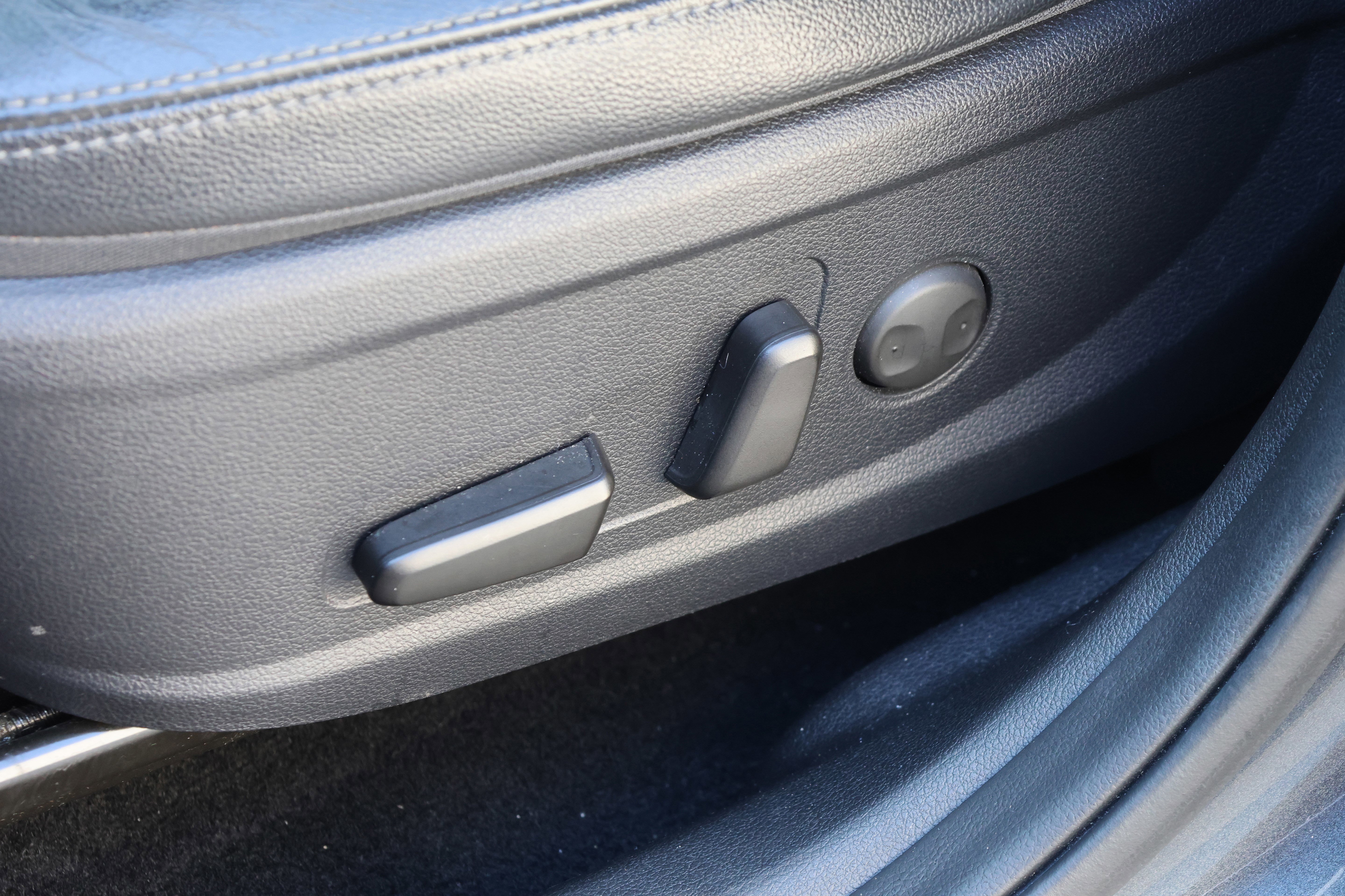 Used 2020 Hyundai Santa Fe SEL w/ Convenience + Premium Package image 32