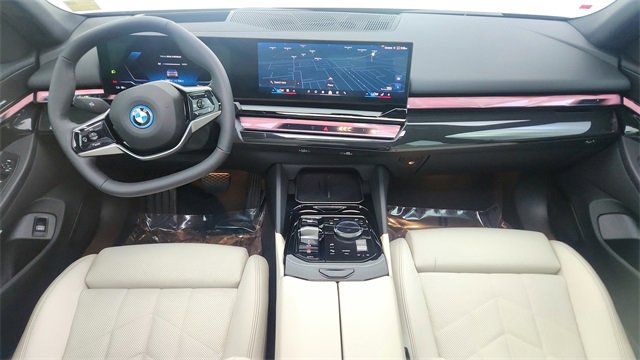Used 2025 BMW i5 xDrive40 image 21
