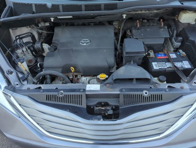 Used 2013 Toyota Sienna XLE w/ Entertainment Pkg image 27