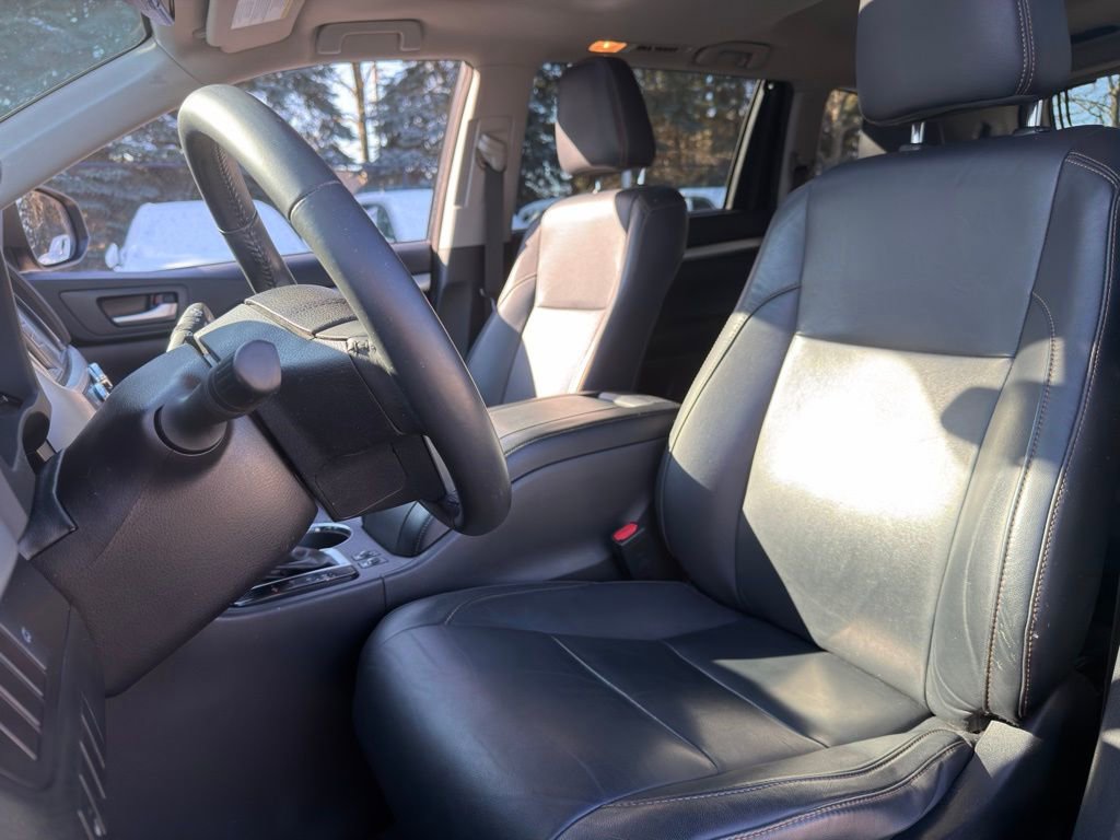 Used 2016 Toyota Highlander XLE image 33