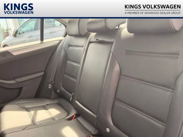 Used 2015 Volkswagen Jetta SE FWD image 13