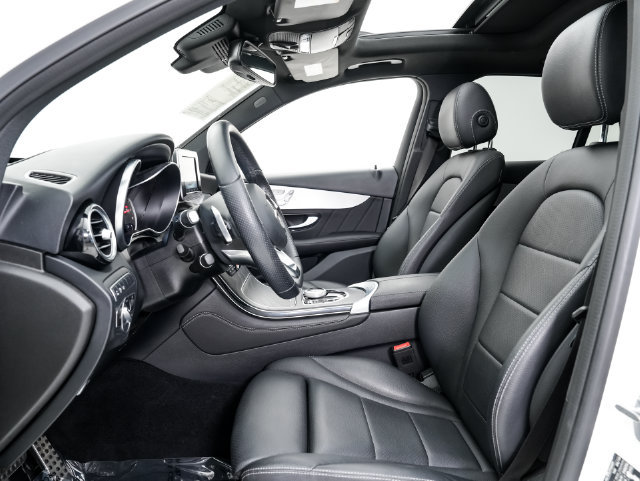 Used 2019 Mercedes-Benz GLC 300 4MATIC image 6